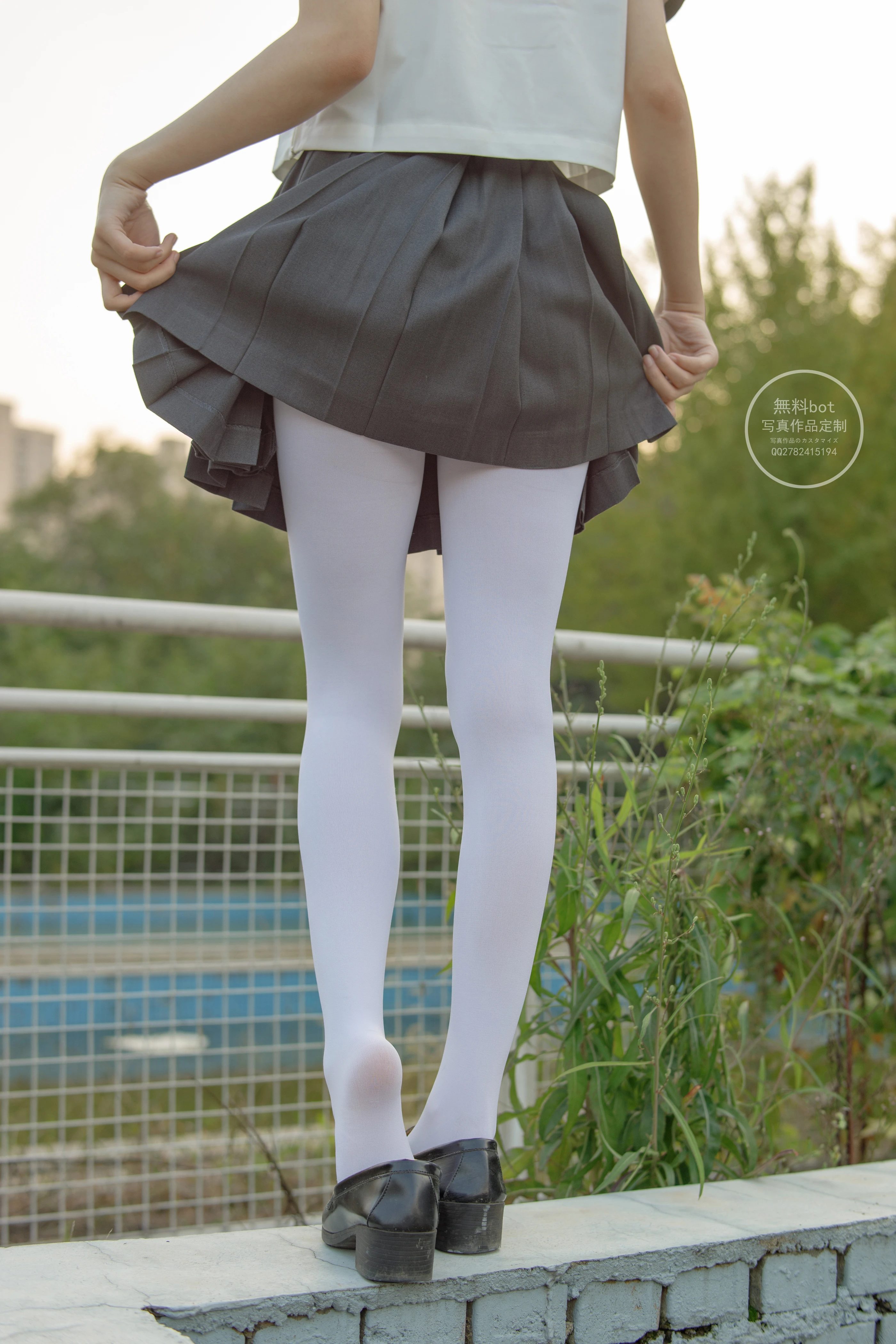 森萝财团 有料006  依依 户外白丝JK制服 [90P]插图8